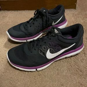 Nike Tennis Shoes
